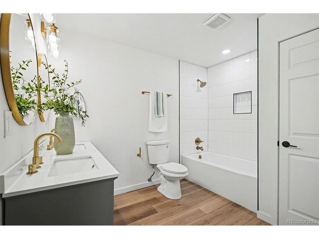 2752 S Lansing Way, Aurora, CO 80014