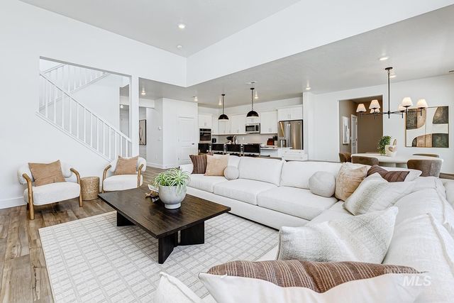 5084 N Bartok Ave, Meridian, ID 83646