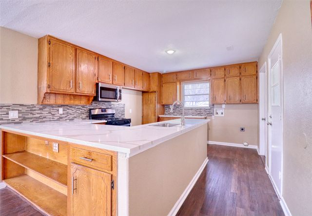516 S CHURCH Street, Pilot Point, TX 76258