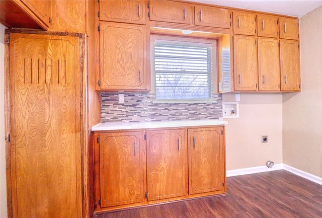 516 S CHURCH Street, Pilot Point, TX 76258