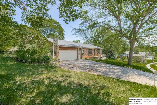 11222 Erskine Street, Omaha, NE 68164
