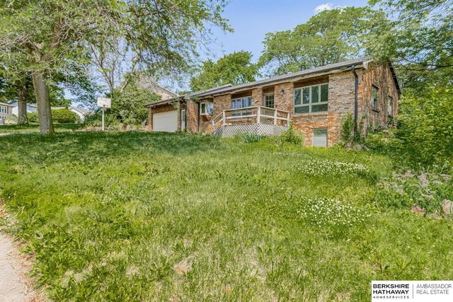 11222 Erskine Street, Omaha, NE 68164