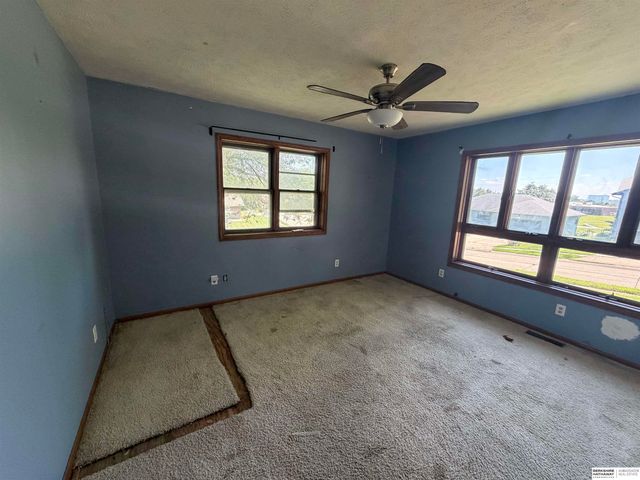 11222 Erskine Street, Omaha, NE 68164