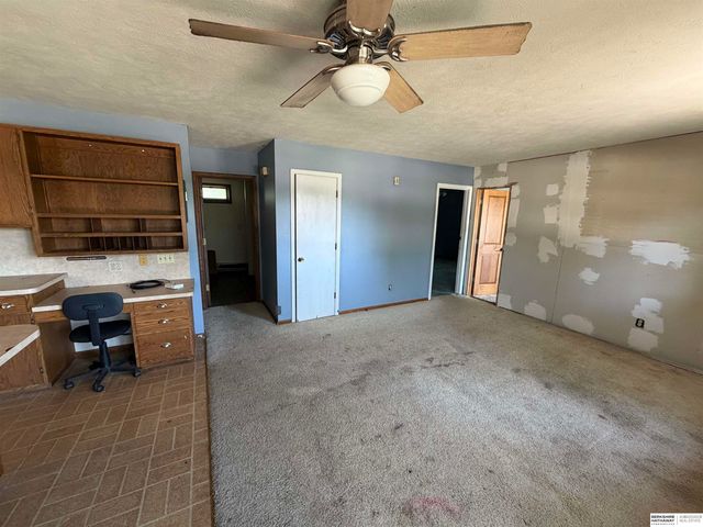 11222 Erskine Street, Omaha, NE 68164