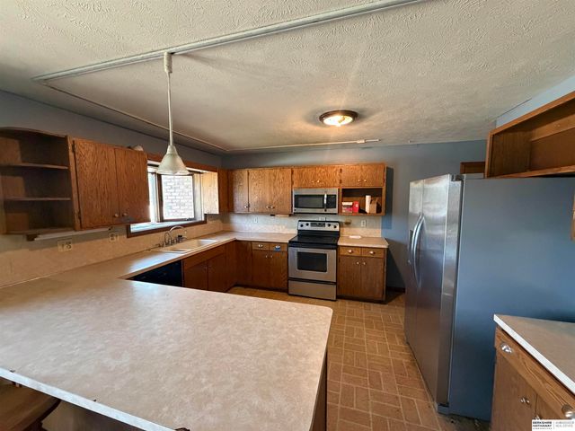 11222 Erskine Street, Omaha, NE 68164