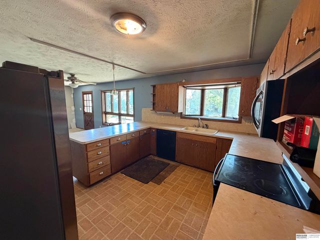 11222 Erskine Street, Omaha, NE 68164