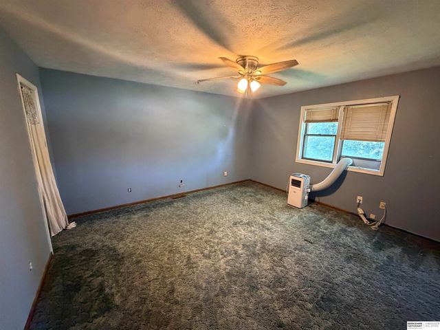 11222 Erskine Street, Omaha, NE 68164