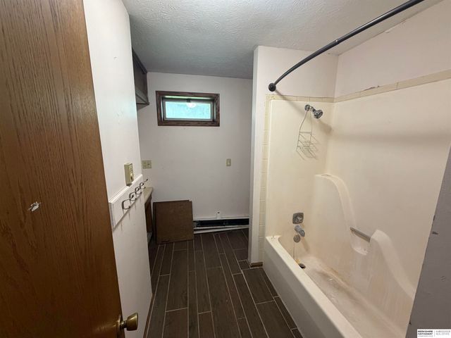 11222 Erskine Street, Omaha, NE 68164