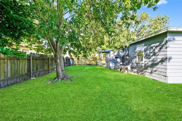 710 13th Street N, Texas City, TX 77590