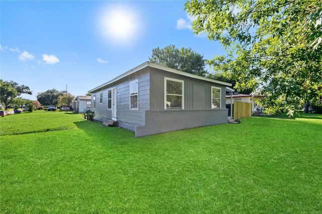 710 13th Street N, Texas City, TX 77590