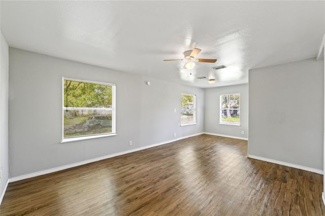 710 13th Street N, Texas City, TX 77590