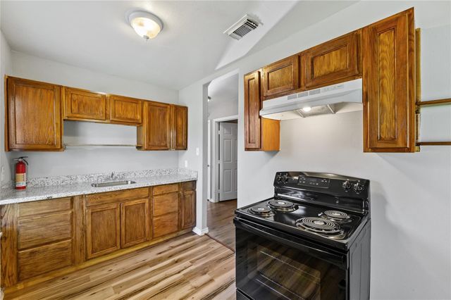 710 13th Street N, Texas City, TX 77590