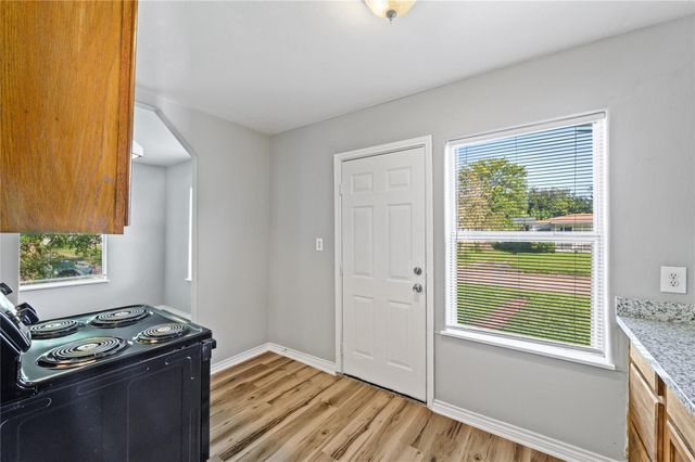 710 13th Street N, Texas City, TX 77590