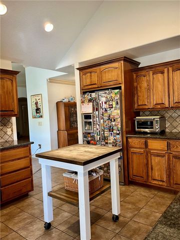 321 Essex Way, Centerton, AR 72719