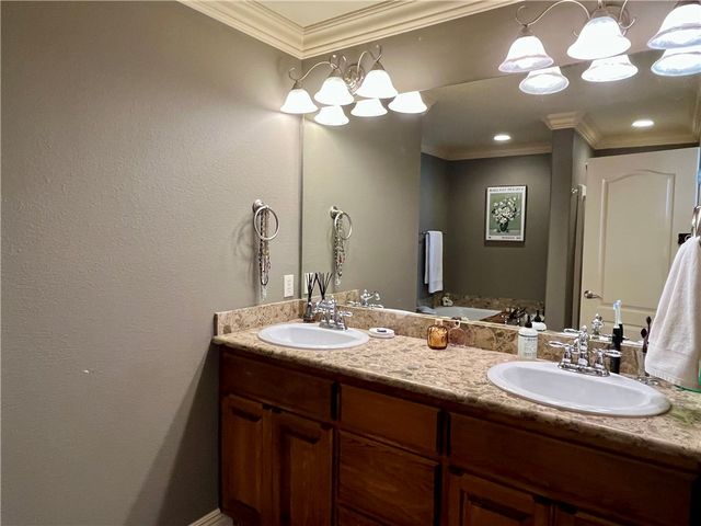 321 Essex Way, Centerton, AR 72719