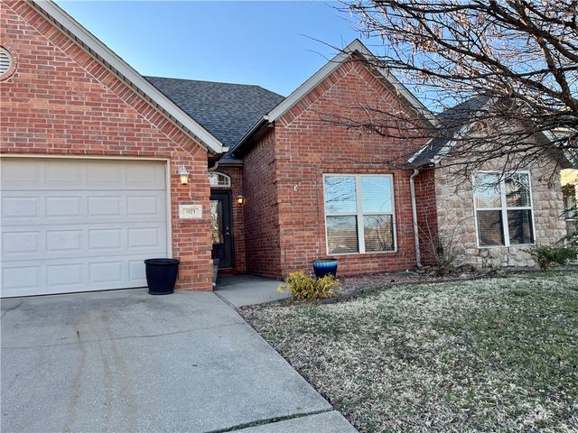 321 Essex Way, Centerton, AR 72719