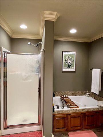 321 Essex Way, Centerton, AR 72719