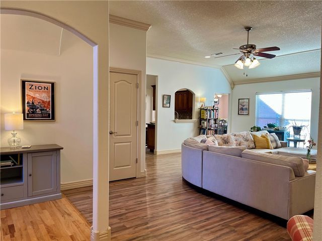 321 Essex Way, Centerton, AR 72719