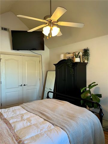 321 Essex Way, Centerton, AR 72719