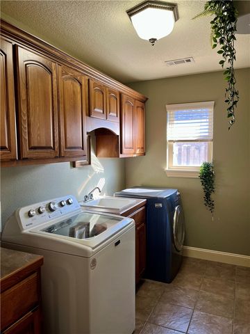 321 Essex Way, Centerton, AR 72719