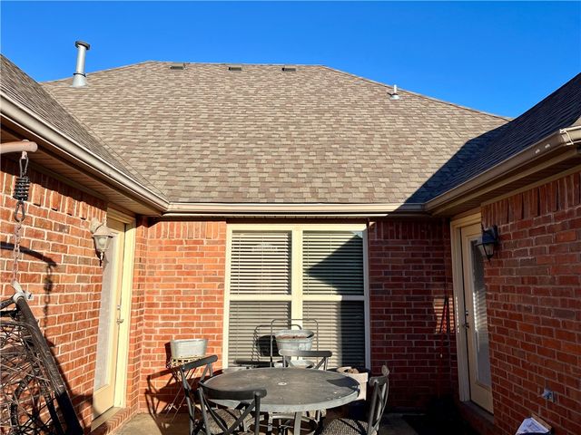 321 Essex Way, Centerton, AR 72719