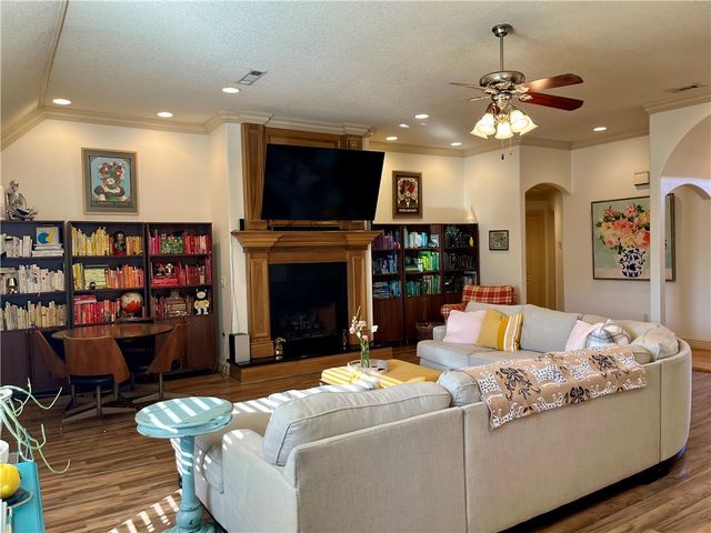 321 Essex Way, Centerton, AR 72719