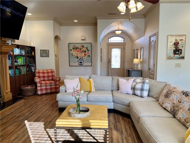 321 Essex Way, Centerton, AR 72719