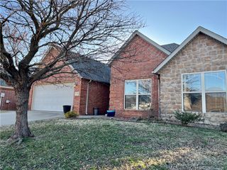 321 Essex Way, Centerton, AR 72719