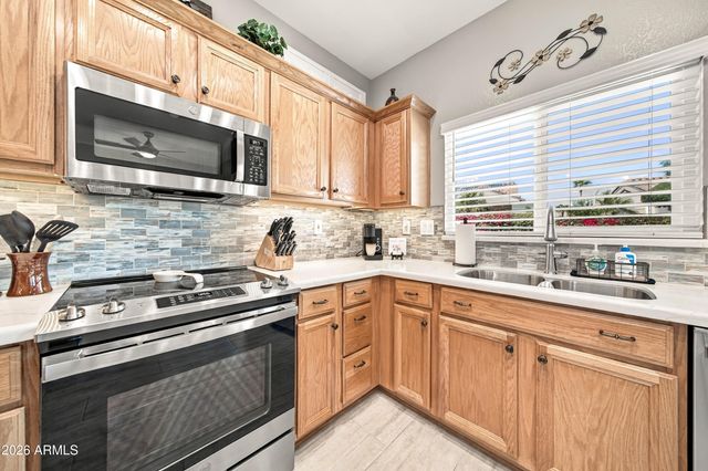 13664 W RAVENSWOOD Drive, Sun City West, AZ 85375