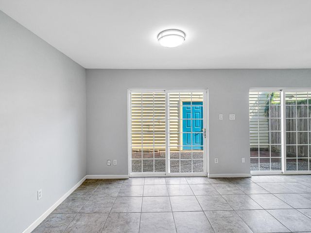 2568 Bering Drive, Houston, TX 77057