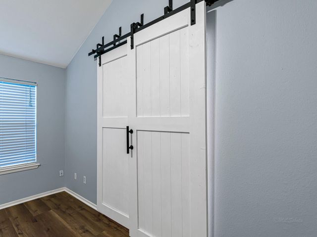 2568 Bering Drive, Houston, TX 77057