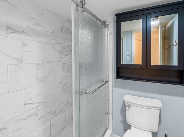 2568 Bering Drive, Houston, TX 77057