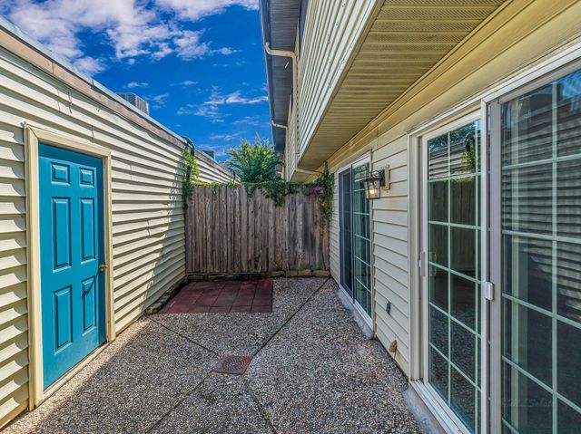 2568 Bering Drive, Houston, TX 77057