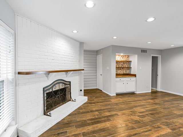 2568 Bering Drive, Houston, TX 77057