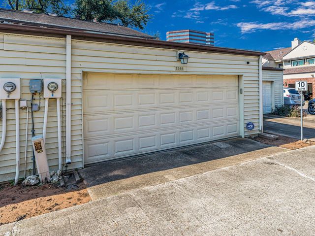 2568 Bering Drive, Houston, TX 77057