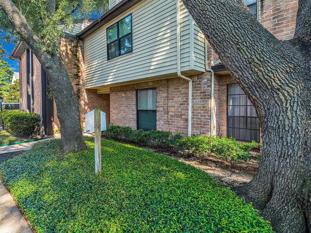 2568 Bering Drive, Houston, TX 77057