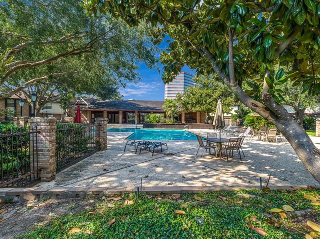 2568 Bering Drive, Houston, TX 77057