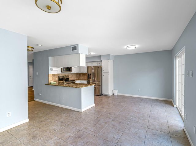 2568 Bering Drive, Houston, TX 77057