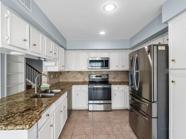 2568 Bering Drive, Houston, TX 77057