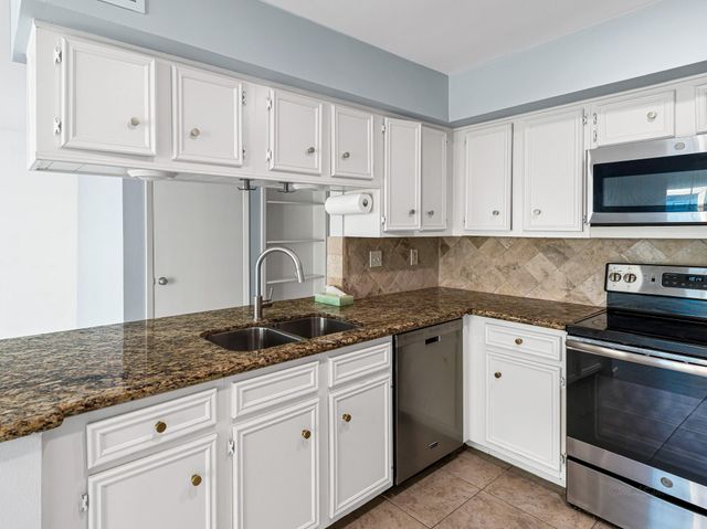 2568 Bering Drive, Houston, TX 77057