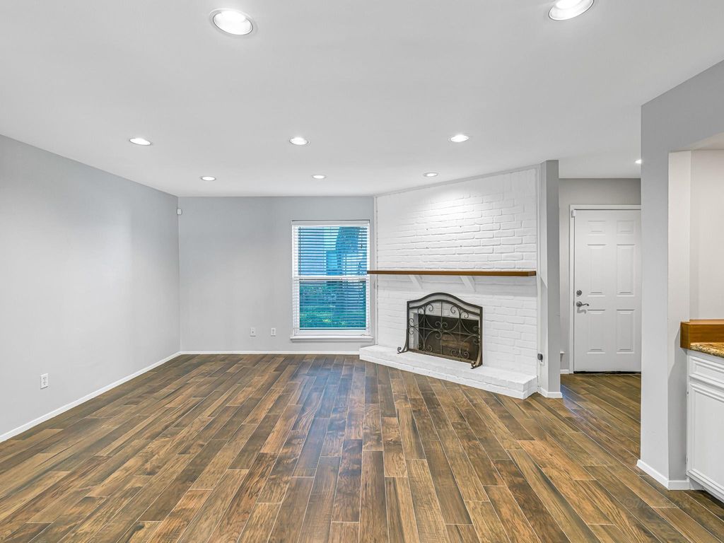 2568 Bering Drive, Houston, TX 77057