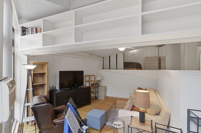 12 Stoneholm Street 425, Boston, MA 02115