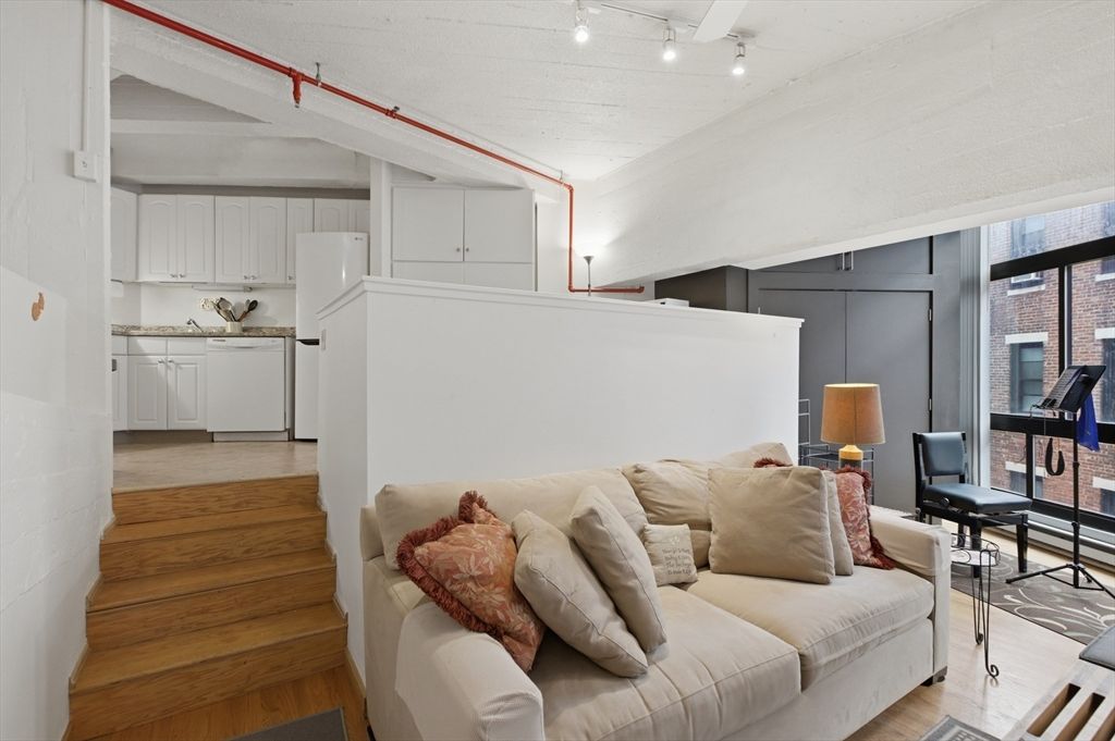 12 Stoneholm Street 425, Boston, MA 02115