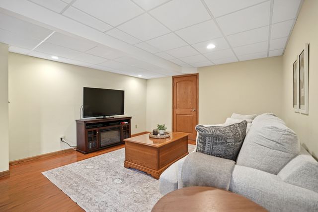 71 Hickory Court, Geneseo, IL 61254