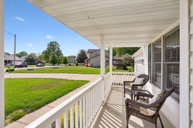 71 Hickory Court, Geneseo, IL 61254
