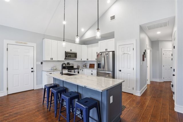 5016 Elizabeth Street, Granbury, TX 76048