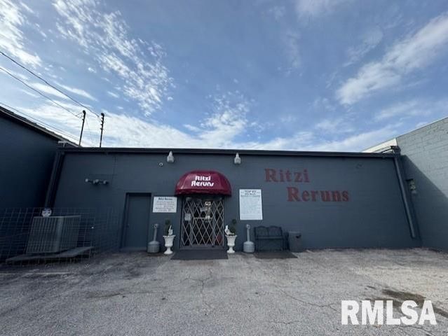 1612 W LOCUST Street, Davenport, IA 52804