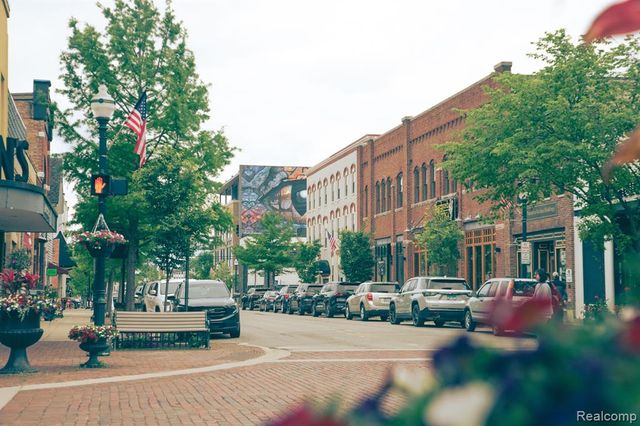 160 Darling Drive, Lake Orion, MI 48362