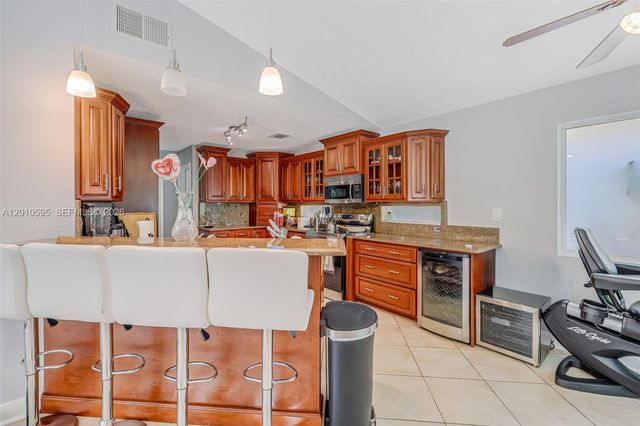 1065 Weeping Willow Way, Hollywood, FL 33019