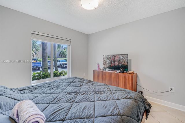 1065 Weeping Willow Way, Hollywood, FL 33019